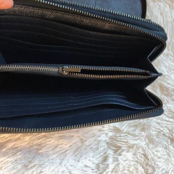 COPY - Zip Travel Wallet